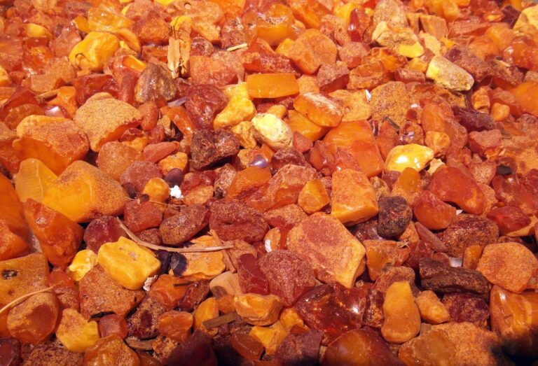 Czym jest i jak rozpoznac prawdziwy bursztyn